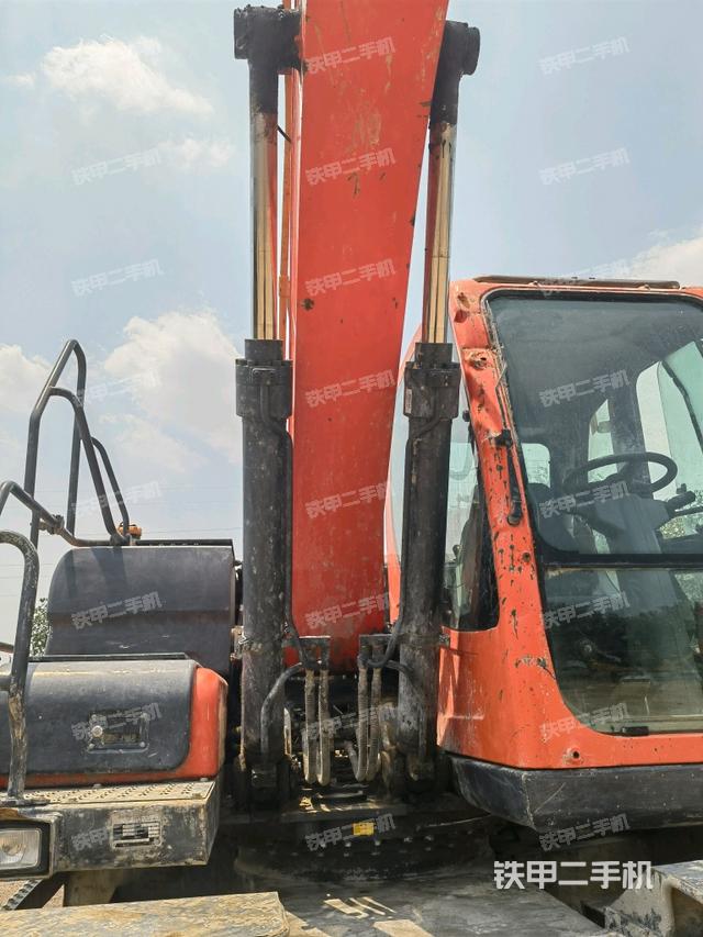 大臂油缸整體?豎拍(工作和回轉(zhuǎn)裝置) 大臂油缸整體?豎拍(工作和回轉(zhuǎn)裝置)