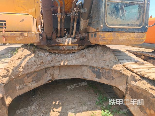 轉盤和下車架正前(工作和回轉裝置) 轉盤和下車架正前(工作和回轉裝置)