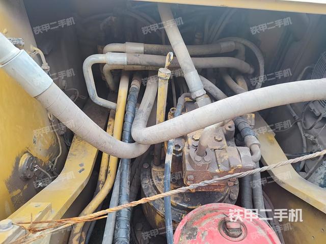 回转马达和主控阀（整机外观）