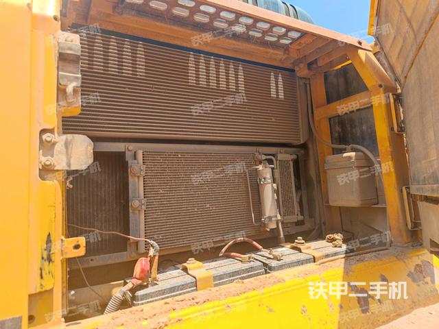 散熱器正面(大件艙室) 散熱器正面(大件艙室)