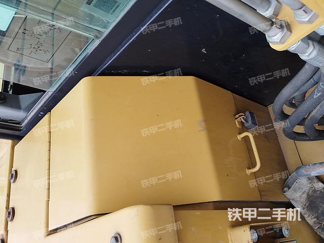 回转马达和主控阀（整机外观）