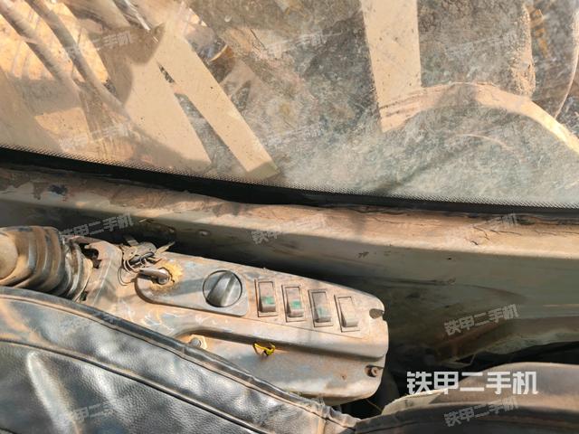 座椅左側(cè)控制臺(tái)/音響/含左手柄(駕駛室部分) 座椅左側(cè)控制臺(tái)/音響/含左手柄(駕駛室部分)