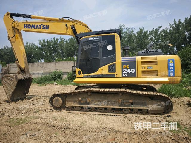 小松PC240LC-8挖掘机