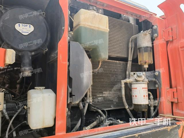 散熱器正面(大件艙室) 散熱器正面(大件艙室)