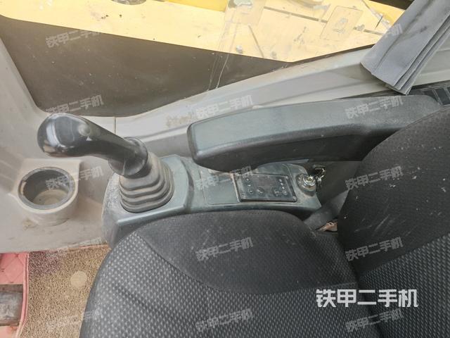 座椅右側(cè)控制臺/鑰匙門/油門/含右手柄（駕駛室部分）