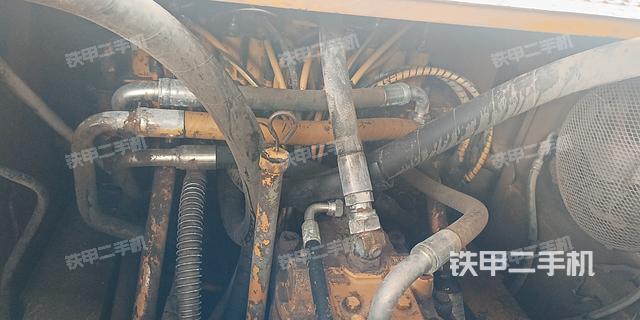 回转马达和主控阀（整机外观）