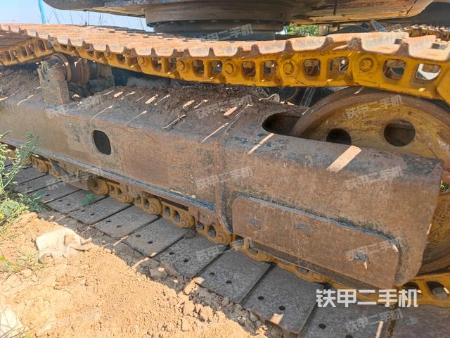 左側(cè)履帶整體?(行走機(jī)構(gòu)) 左側(cè)履帶整體?(行走機(jī)構(gòu))