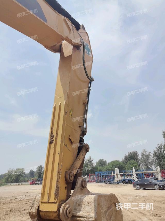 小臂整體左后(工作和回轉(zhuǎn)裝置) 小臂整體左后(工作和回轉(zhuǎn)裝置)