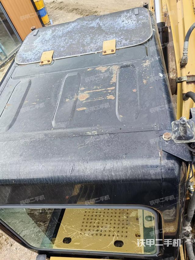 驾驶室顶部（整机外观）