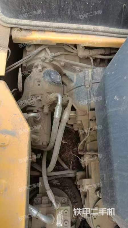 回转马达和主控阀（整机外观）