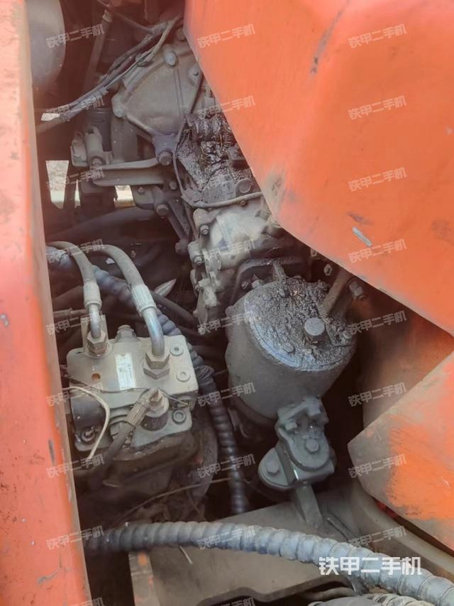 回转马达和主控阀（整机外观）