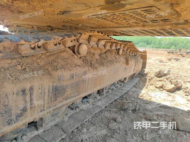 右側(cè)履帶整體(行走機構(gòu)) 右側(cè)履帶整體(行走機構(gòu))