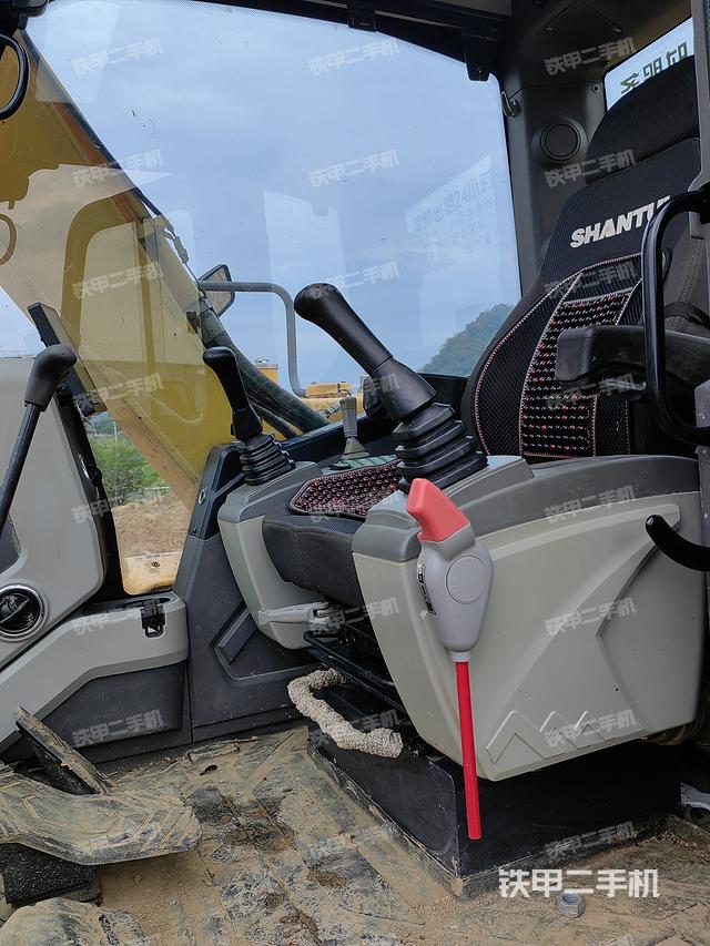 驾驶室整体（整机外观）