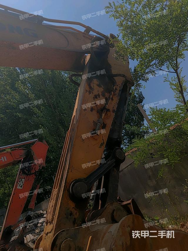 小臂整體左后(工作和回轉裝置) 小臂整體左后(工作和回轉裝置)