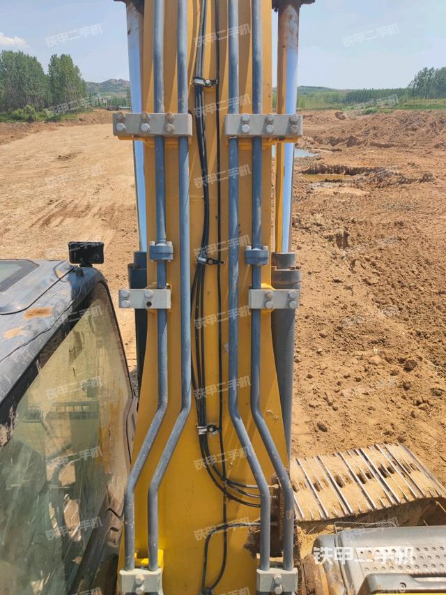 大臂背部俯視(工作和回轉(zhuǎn)裝置) 大臂背部俯視(工作和回轉(zhuǎn)裝置)