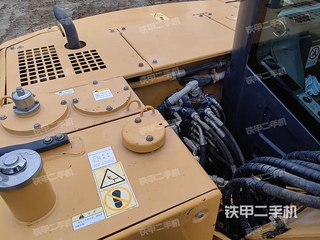 驾驶室顶部（整机外观）