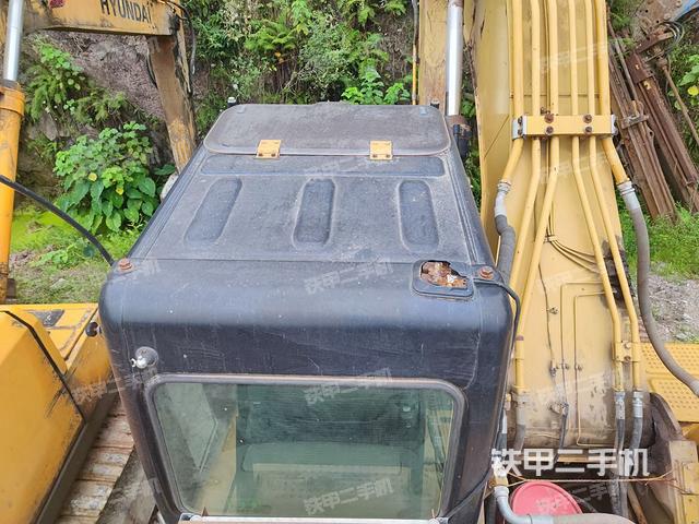 驾驶室顶部（整机外观）