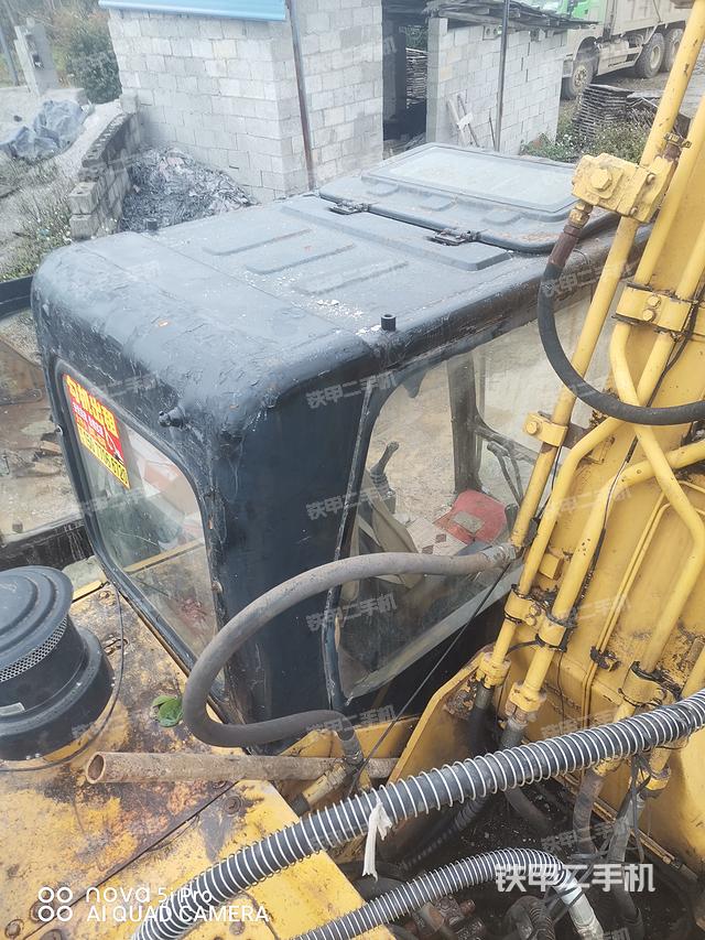 驾驶室顶部（整机外观）