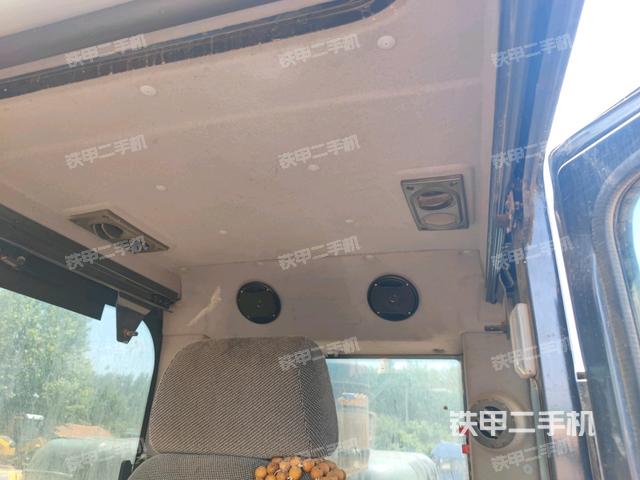 后窗玻璃角標(駕駛室部分) 后窗玻璃角標(駕駛室部分)