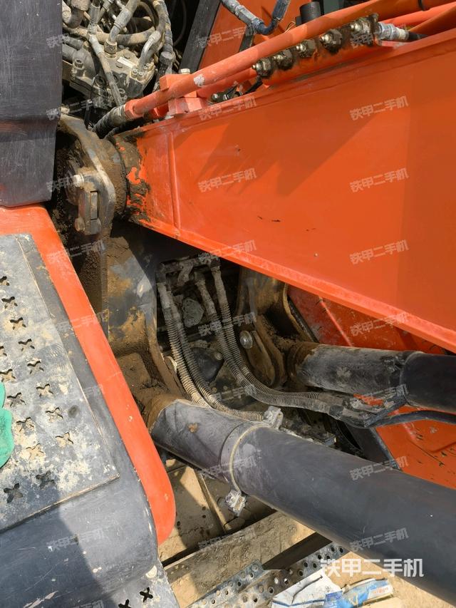 大臂根部?斜視(工作和回轉(zhuǎn)裝置) 大臂根部?斜視(工作和回轉(zhuǎn)裝置)