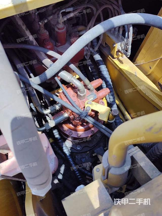 回转马达和主控阀（整机外观）