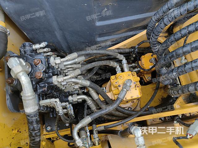 回转马达和主控阀（整机外观）