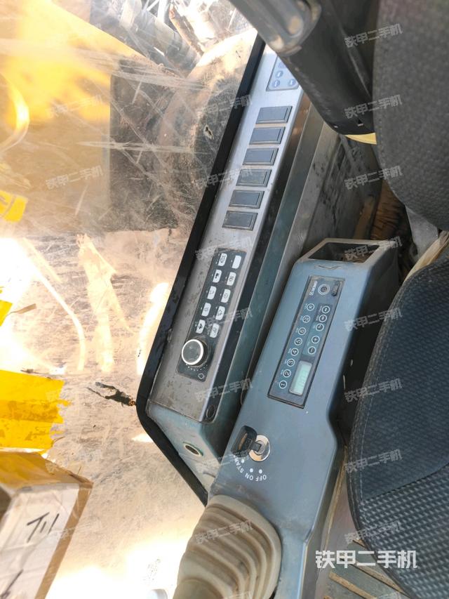 座椅左側(cè)控制臺/音響/含左手柄(駕駛室部分) 座椅左側(cè)控制臺/音響/含左手柄(駕駛室部分)