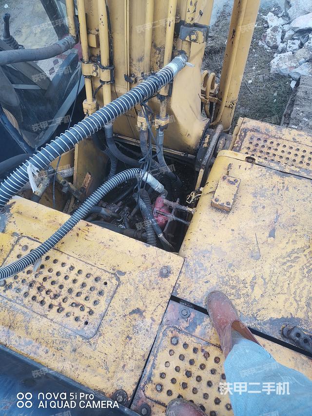 回转马达和主控阀（整机外观）