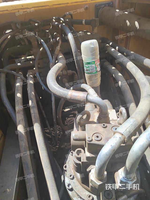 回转马达和主控阀（整机外观）