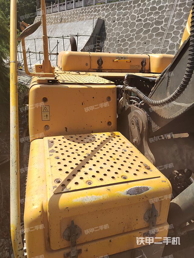 驾驶室顶部（整机外观）