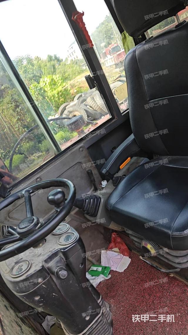 驾驶室整体（整机外观）