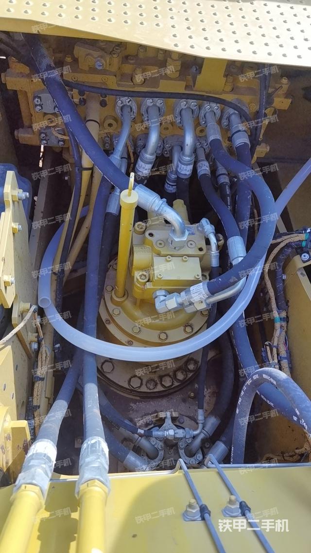 回转马达和主控阀（整机外观）