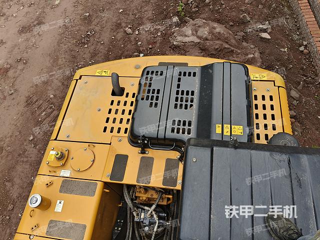 驾驶室顶部（整机外观）