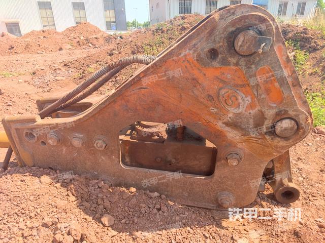 鏟斗右后整體(工作和回轉(zhuǎn)裝置) 鏟斗右后整體(工作和回轉(zhuǎn)裝置)