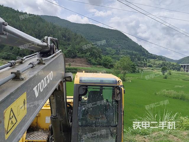 驾驶室顶部（整机外观）