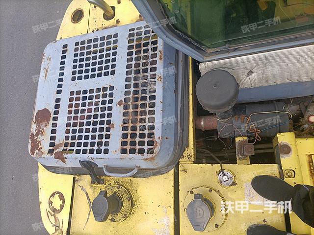 驾驶室顶部（整机外观）