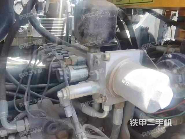 液压泵舱室正面整体（整机外观）