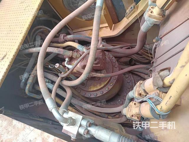 回转马达和主控阀（整机外观）