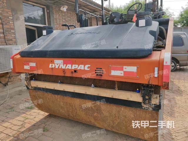 前車架正左側（壓路機前后車架）