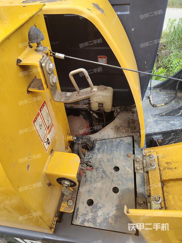 回转马达和主控阀（整机外观）