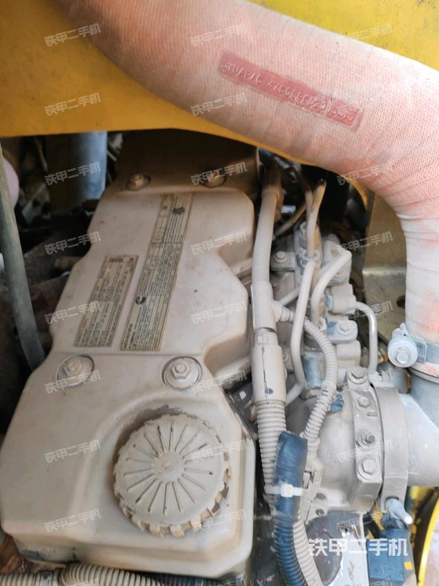 發(fā)動機上部全景（壓路機發(fā)動機艙）