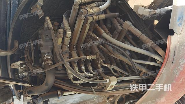 回转马达和主控阀（整机外观）