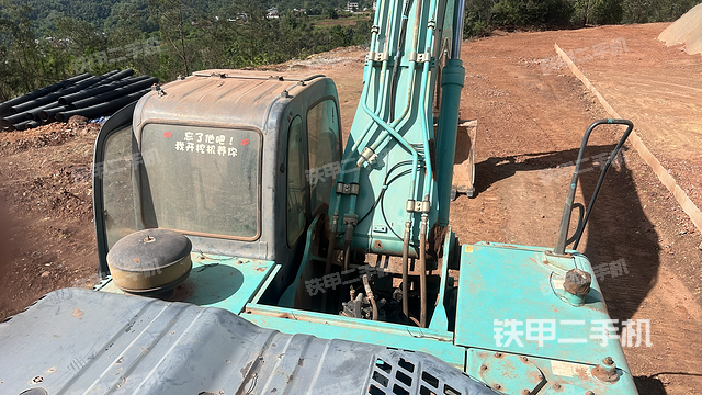 驾驶室顶部（整机外观）