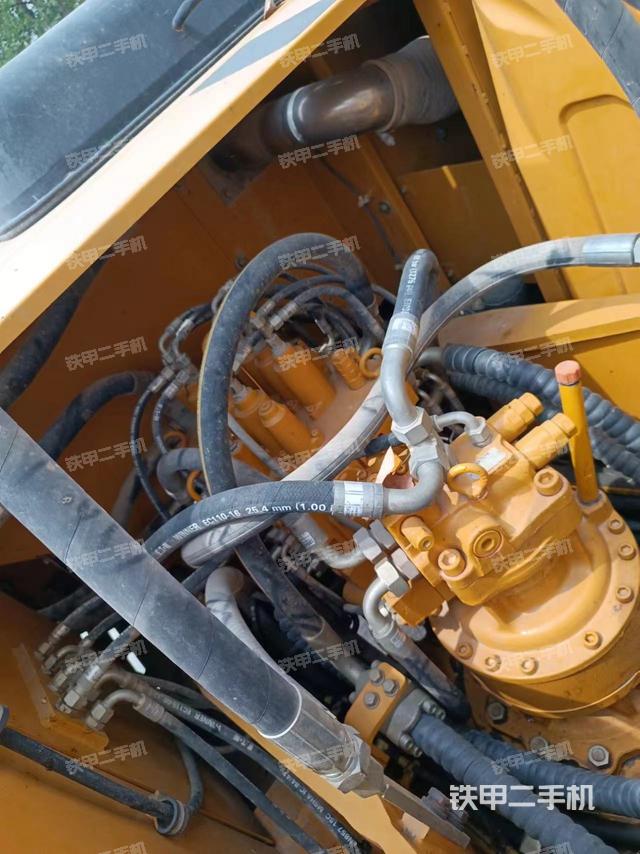 回转马达和主控阀（整机外观）