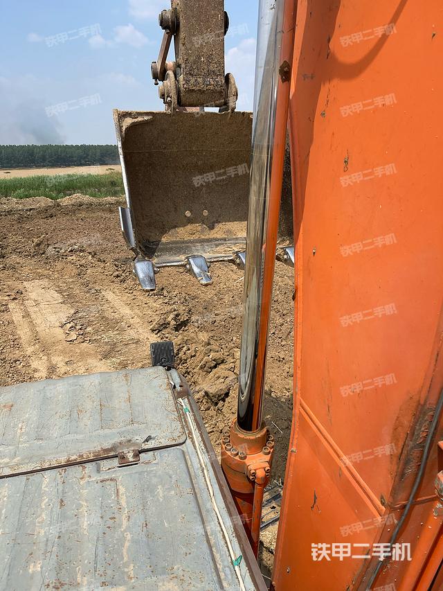 驾驶室顶部（整机外观）