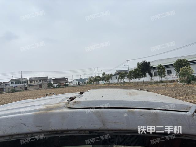 驾驶室顶部（整机外观）