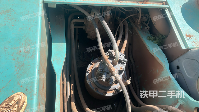 回转马达和主控阀（整机外观）