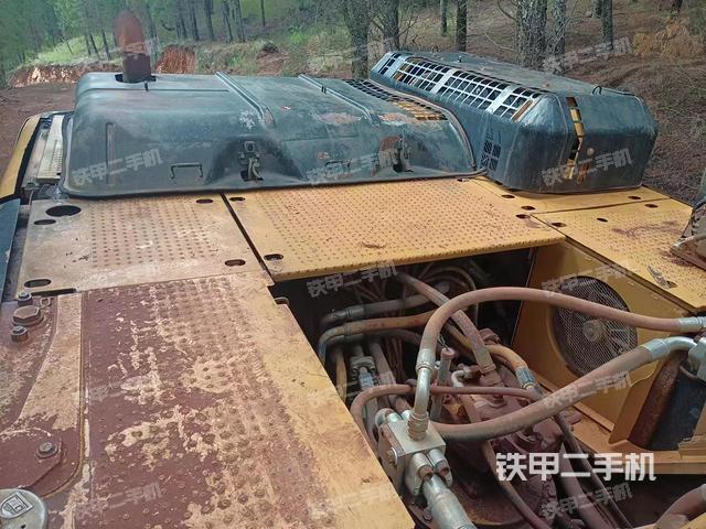 驾驶室顶部（整机外观）