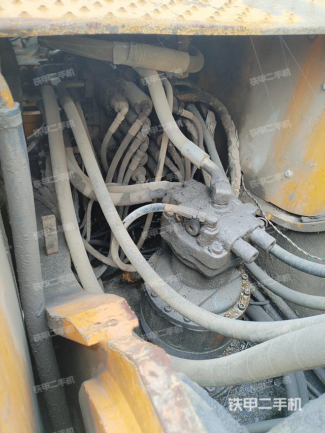 回转马达和主控阀（整机外观）