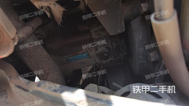 液压泵舱室正面整体（整机外观）